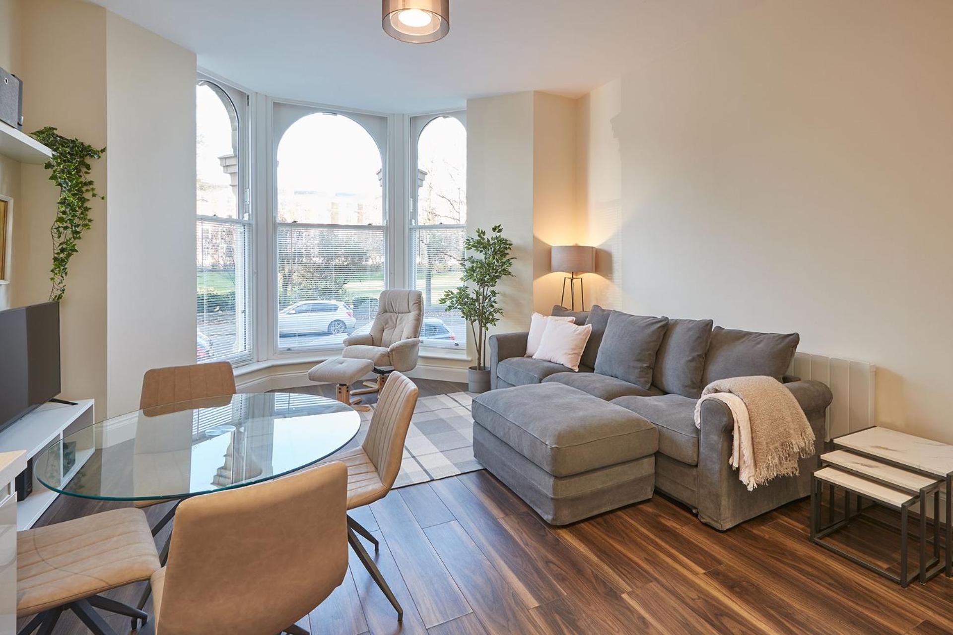 Host & Stay - South Cliff Apartment Скарбъро Екстериор снимка