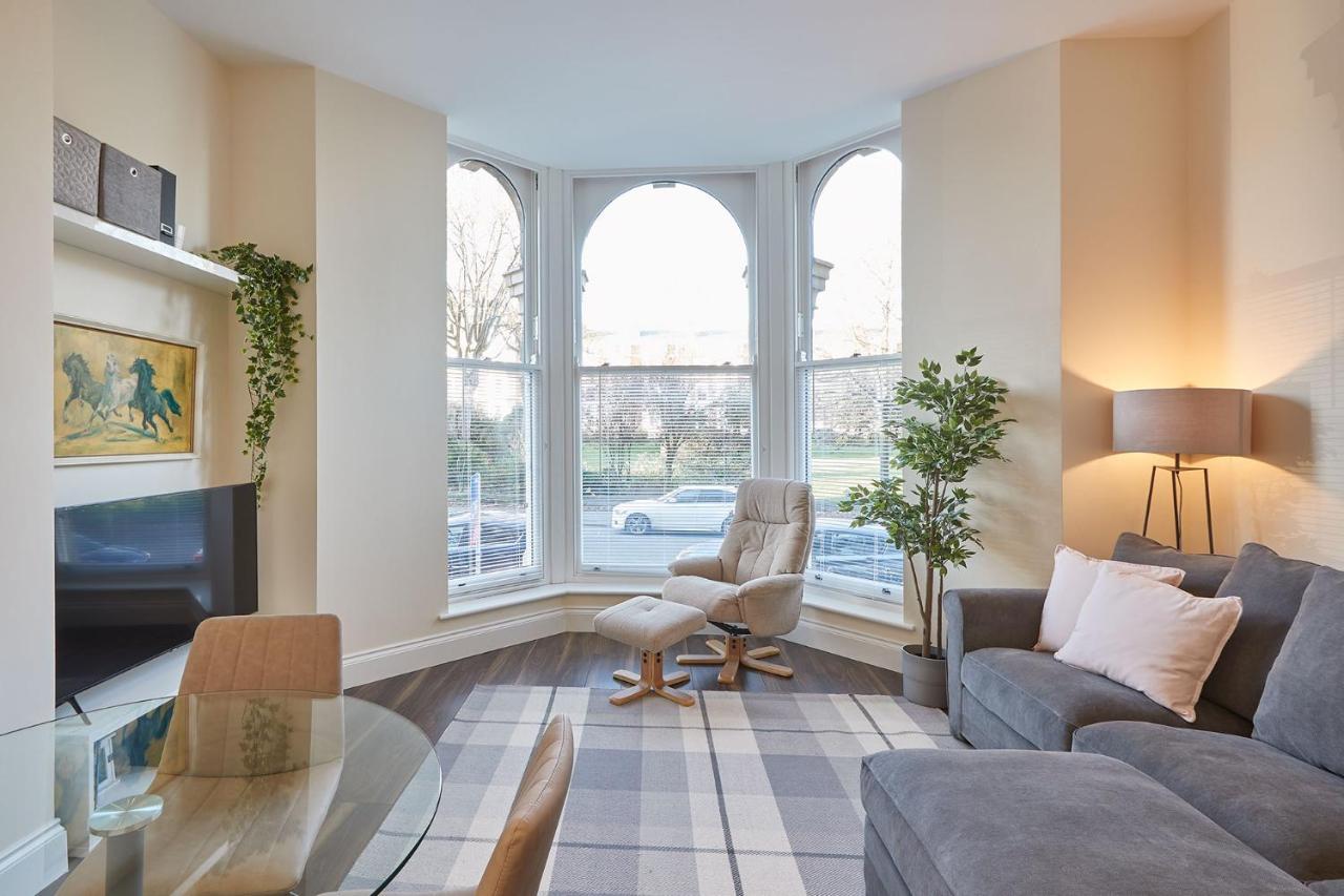 Host & Stay - South Cliff Apartment Скарбъро Екстериор снимка