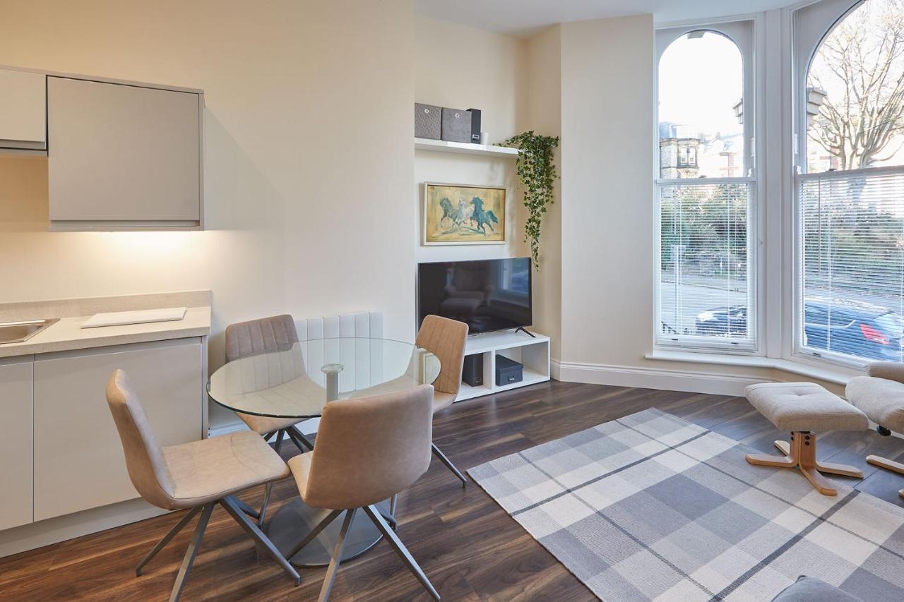 Host & Stay - South Cliff Apartment Скарбъро Екстериор снимка